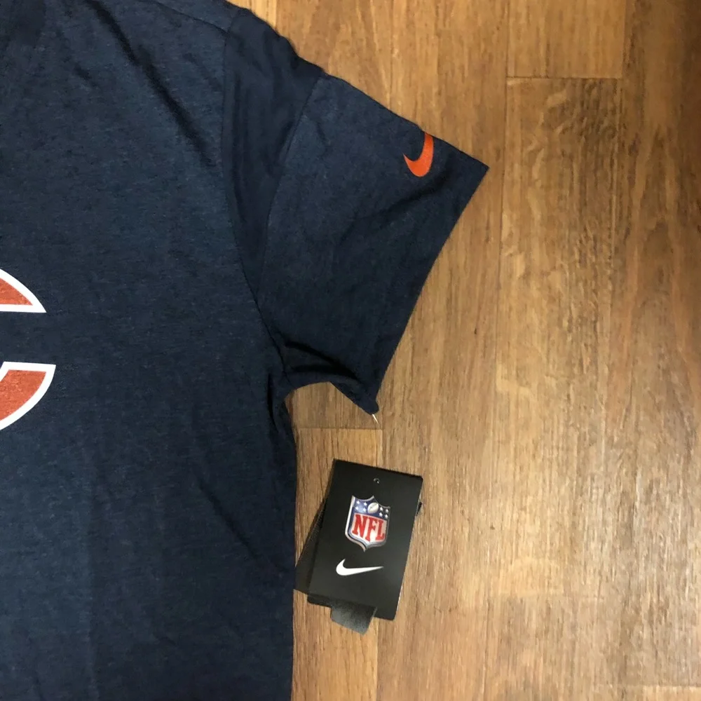 NWT Nike Chicago Bears NFL Football Navy Blue T-Shirt V-Neck Women’s Medium